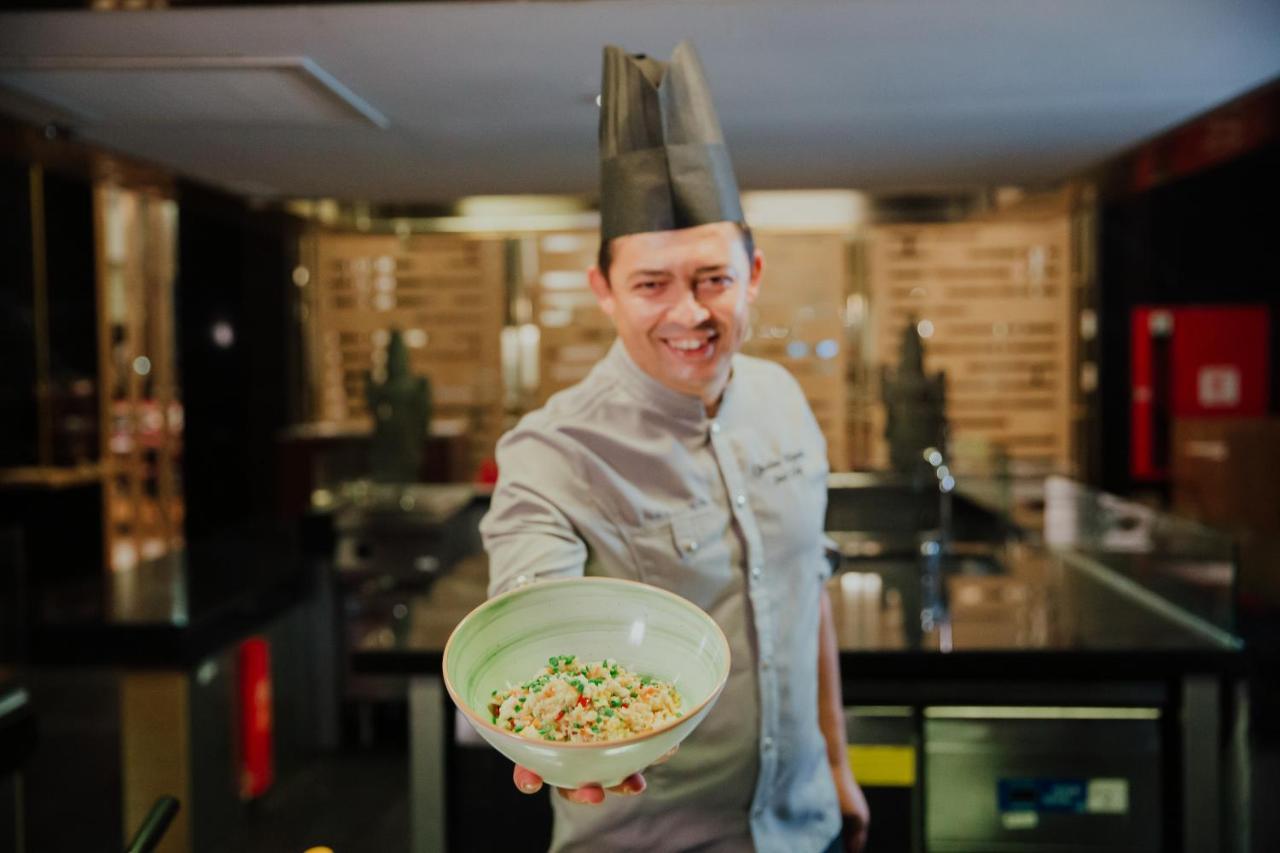 Ic ホテルズ グリーン パレス アンタルヤ エクステリア 写真 A chef wearing a toque