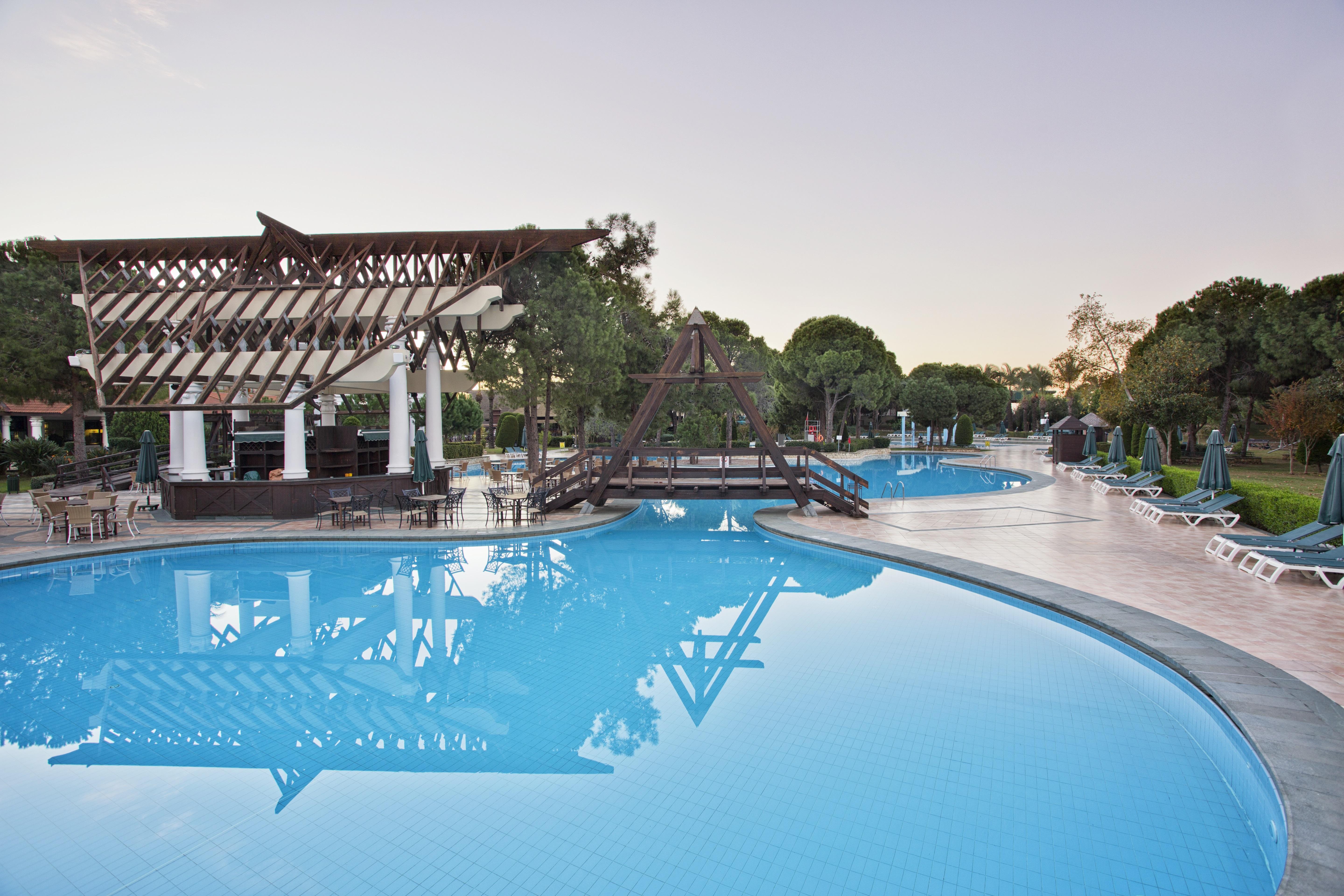 Ic ホテルズ グリーン パレス アンタルヤ エクステリア 写真 Pool at the resort